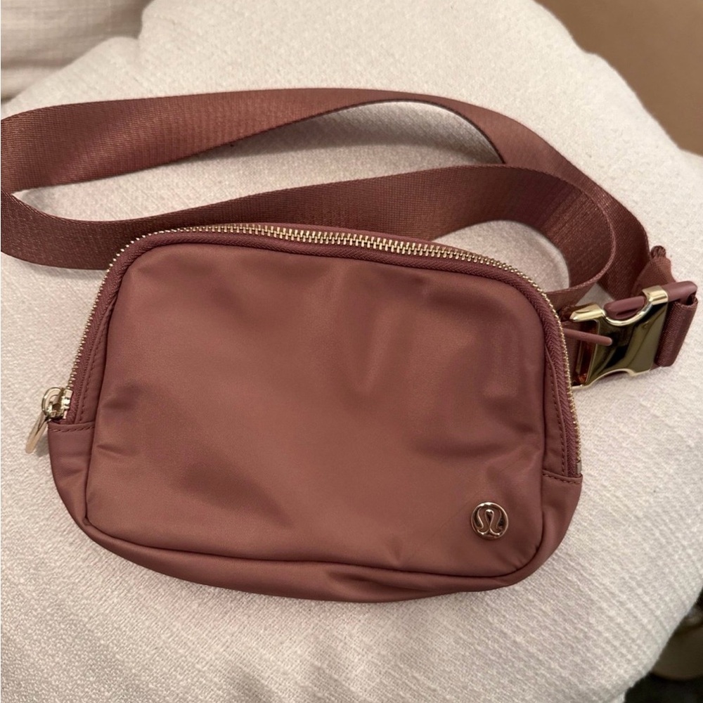 Lululemon athletica Mauve Pink Everywhere Belt Bag